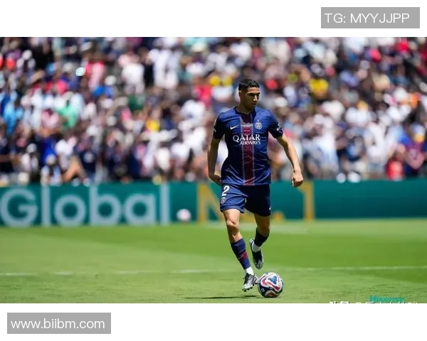 欧冠激战：里昂凭乌龙球险胜曼城引发争议判罚全场沸腾