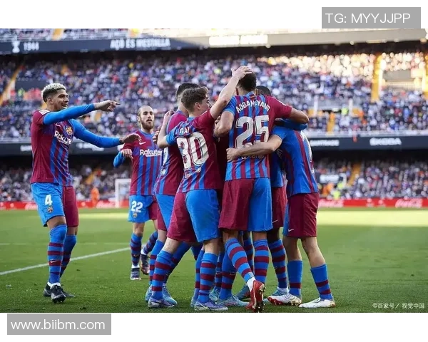 里昂大胜巴萨6-2友谊赛中爆冷瞬间引发全场热议